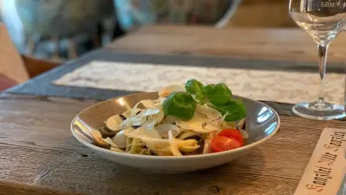 Hausgemachte Pasta mit frischen Zutaten