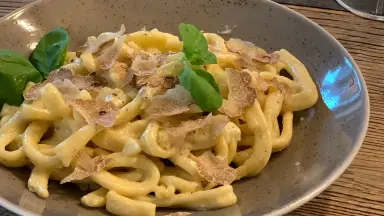 Hausgemachte Pasta mit frischen Zutaten