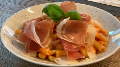 Hausgemachte Pasta mit frischen Zutaten